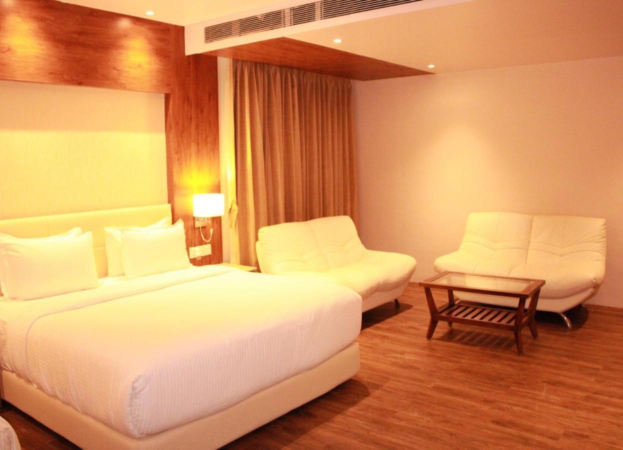 Sarovar Portico, Somnāth Esterno foto