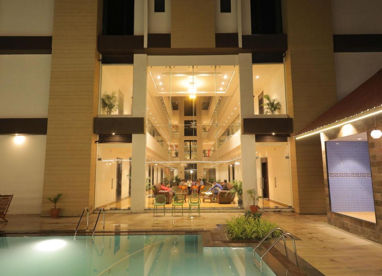 Sarovar Portico, Somnāth Esterno foto