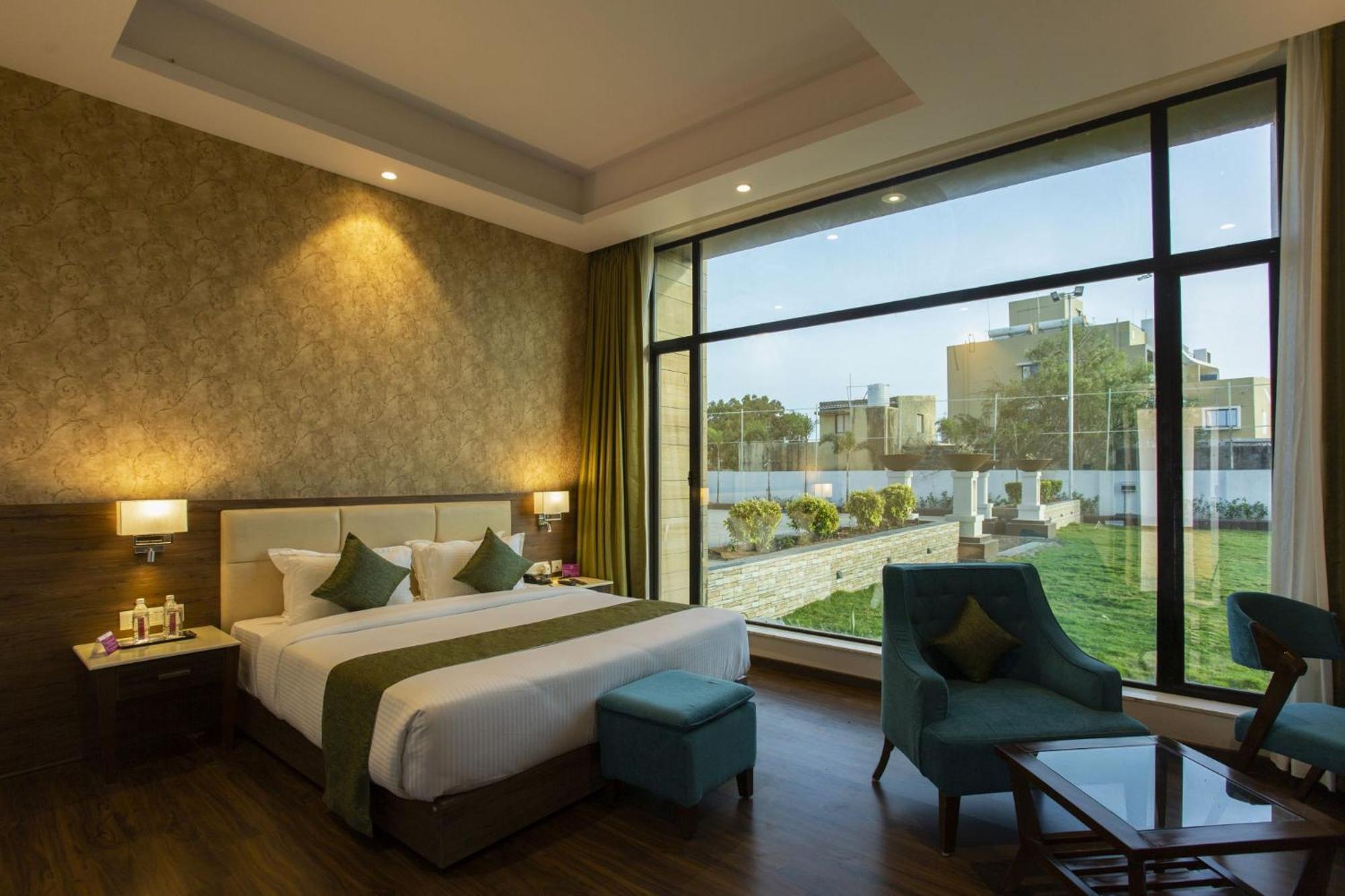 Sarovar Portico, Somnāth Esterno foto