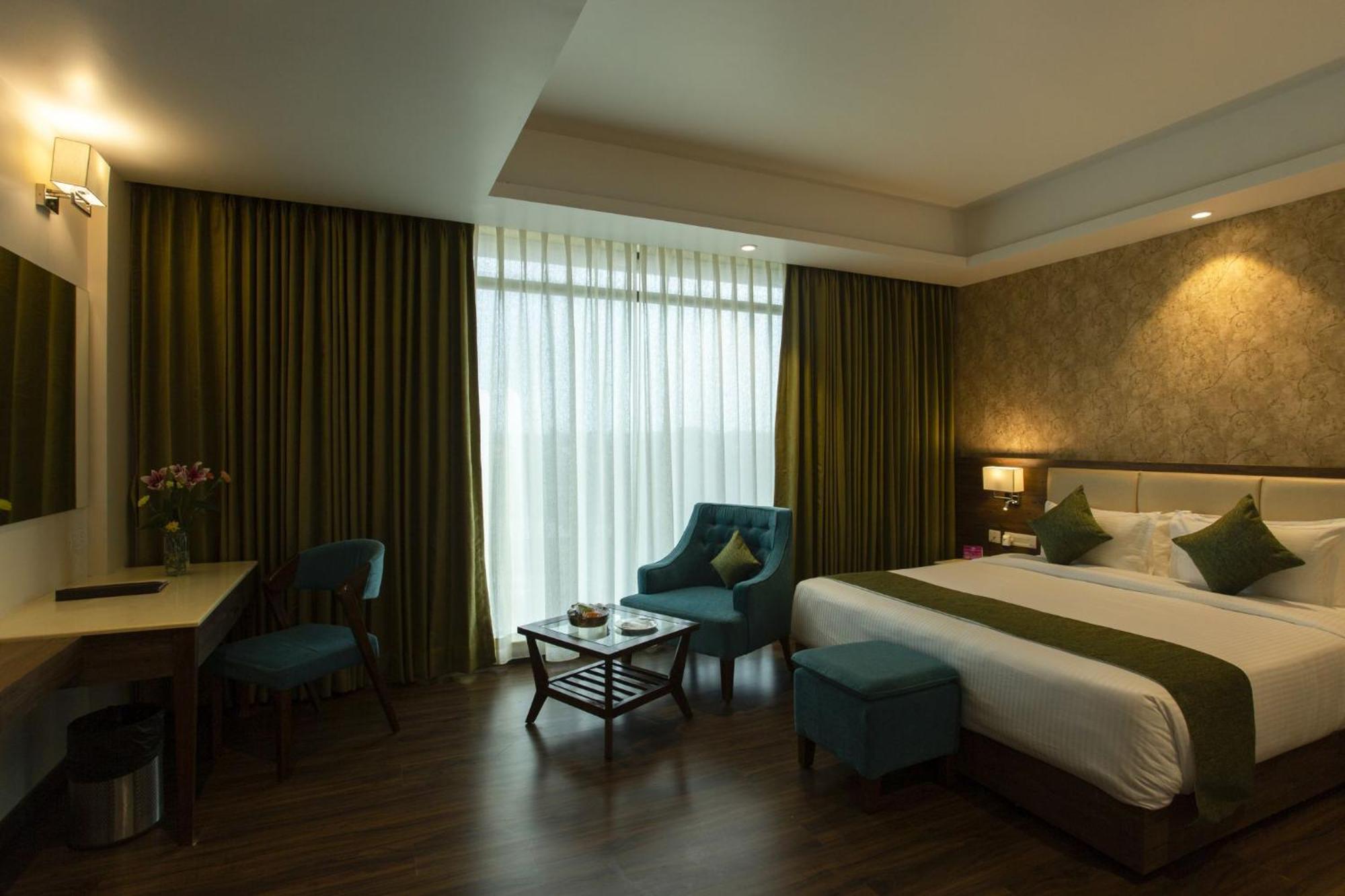Sarovar Portico, Somnāth Esterno foto
