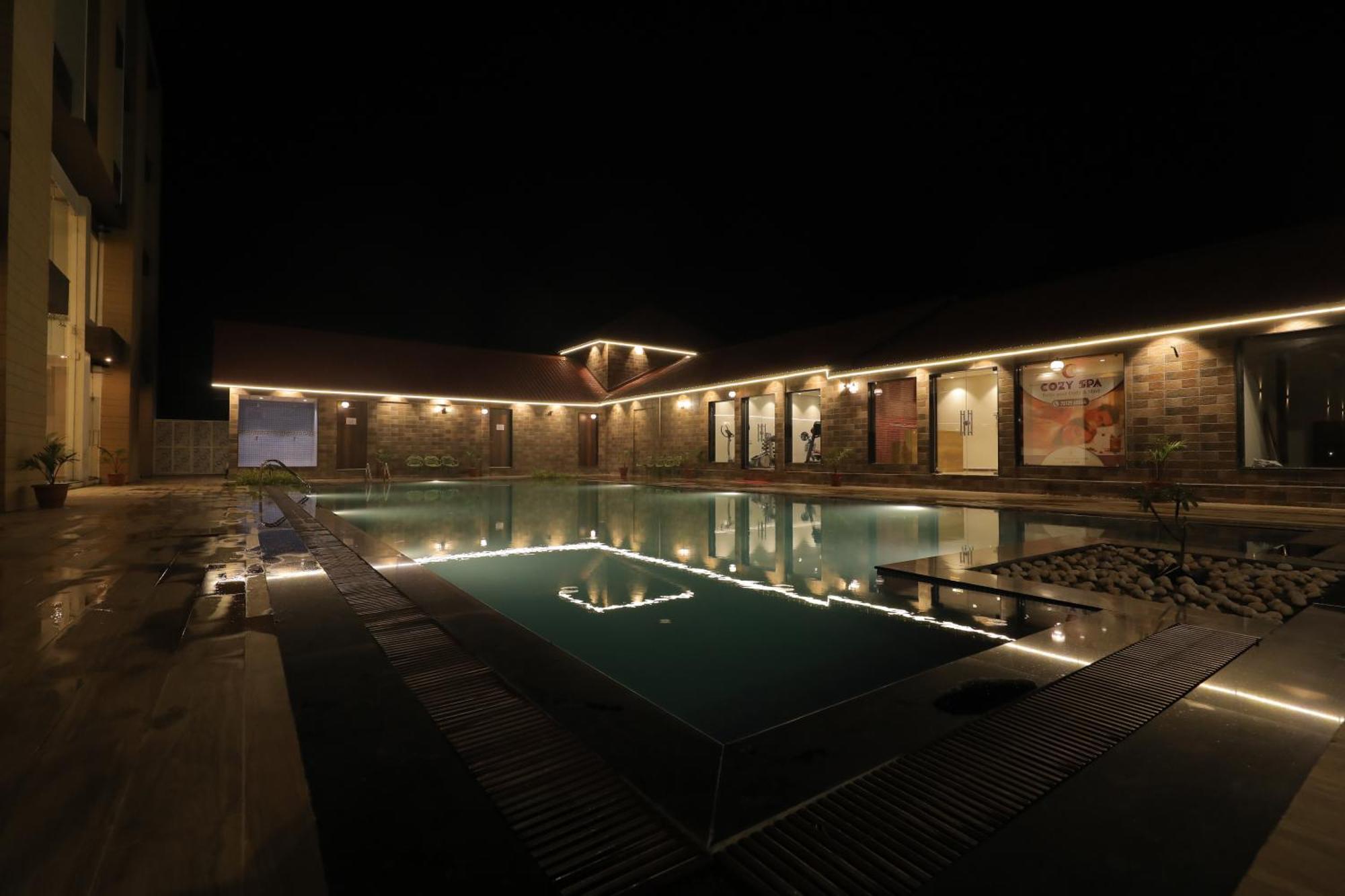 Sarovar Portico, Somnāth Esterno foto