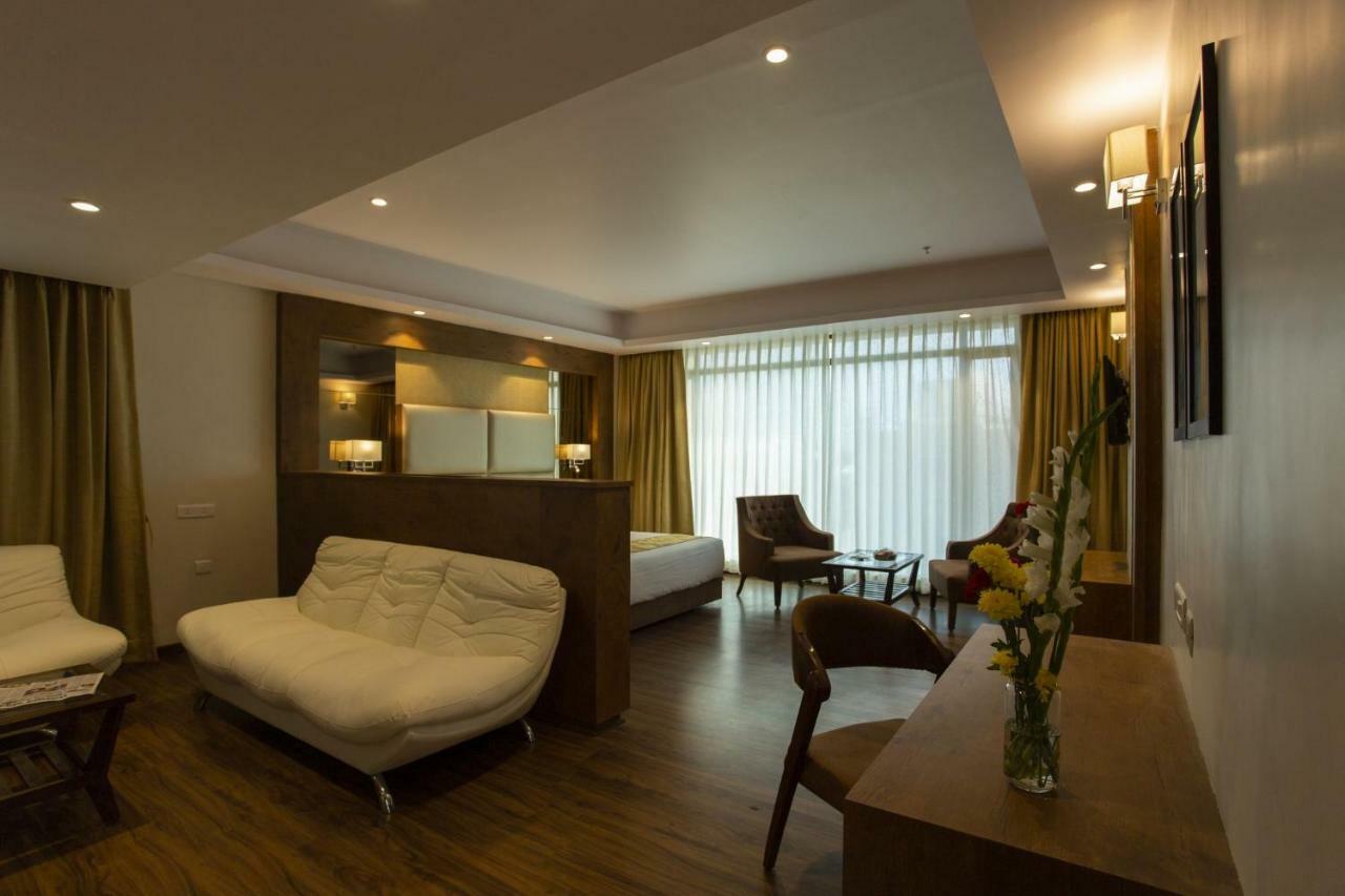 Sarovar Portico, Somnāth Esterno foto